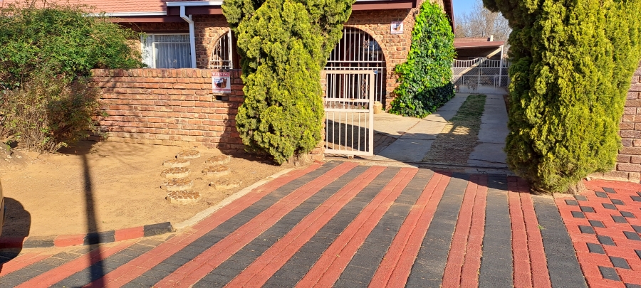 4 Bedroom Property for Sale in Riebeeckstad Free State